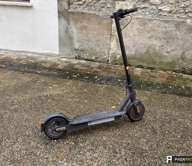 XI_ELC_SCOOT_WHT (2)